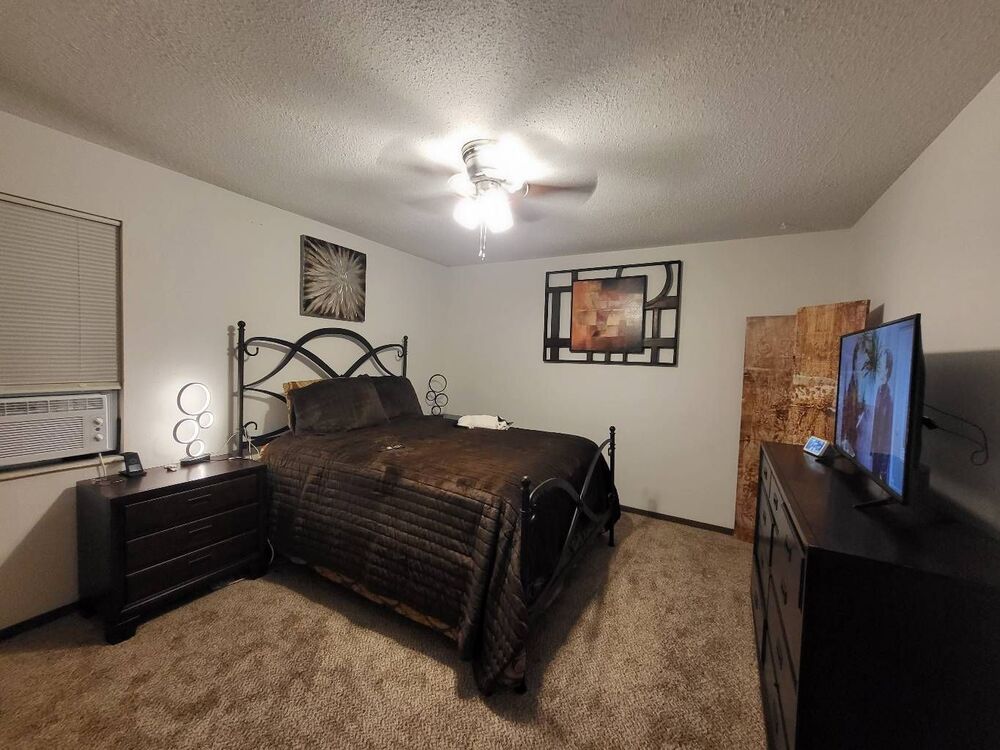 Faux fur queen comforter set - Picture 6 of 6